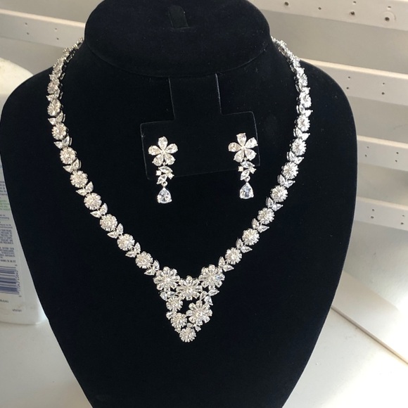 Bridal Cubic Zirconia AAAAA Jewelry Set - Picture 3 of 5